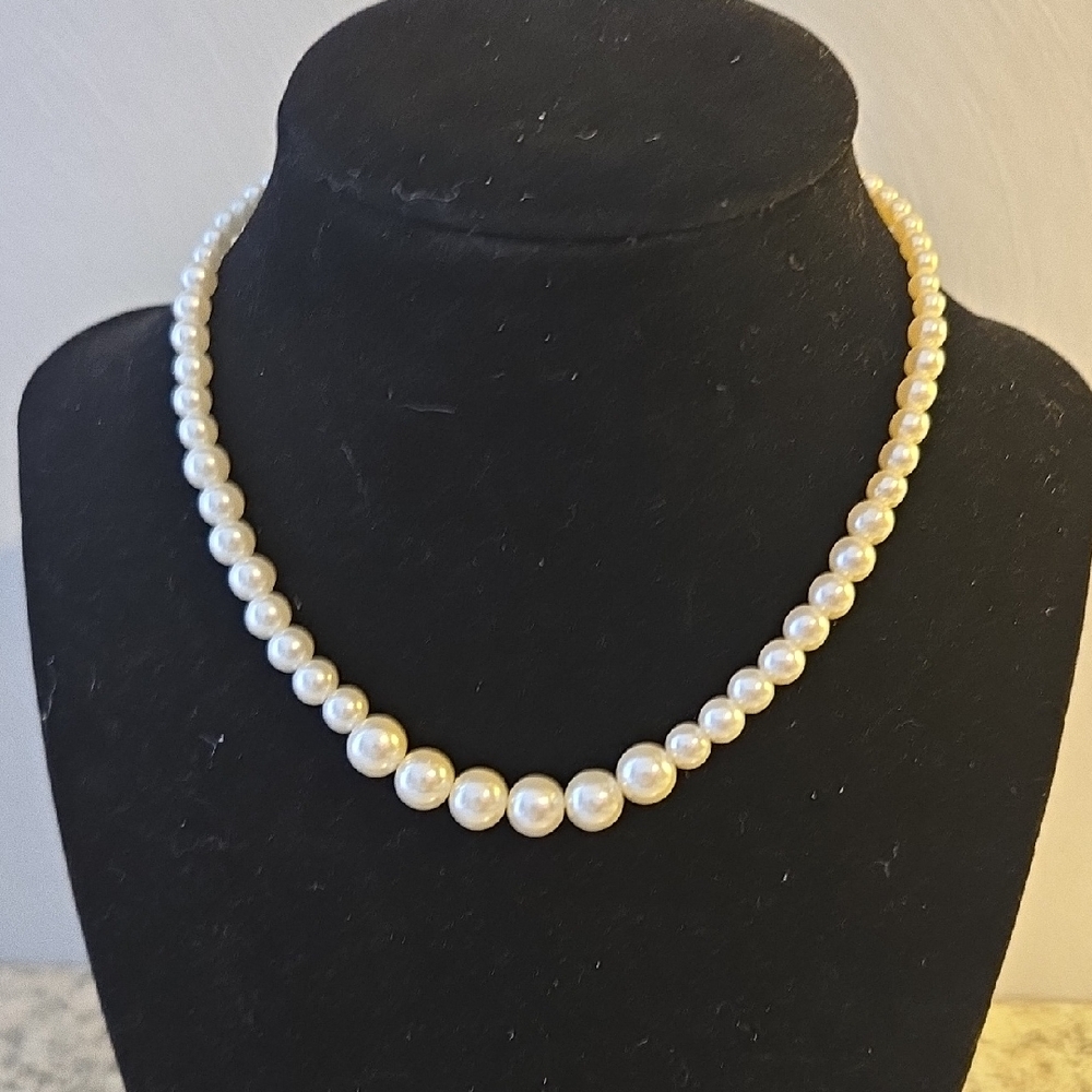 Classic Pearl Necklace